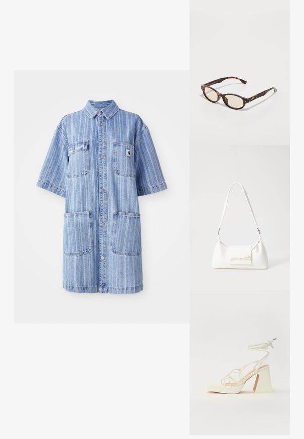Denimová košilová šaty v světlé modré barvě s vertikálními pruhy, krátkými rukávy, dvěma náprsními kapsami a malou nášivkou s logem. Zapínání na knoflíky vpředu.; Bílé sandály na vysokém podpatku s robustním podpatkem, s designem s pásky a zavazováním kolem kotníku. Hladký povrch s platformou vpředu pro zvýšení výšky.; Sluneční brýle ve tvaru zakulacené skořápky s lehkými čočkami. Mají robustní nohy se zlacenými akcenty, vyrobené z plastového materiálu.; Bílá syntetická kabelka v trojúhelníkovém tvaru, s plochým předním klopným víkem a detailem mašle, nastavitelným popruhem, hladkým povrchem a minimalistickým designem.