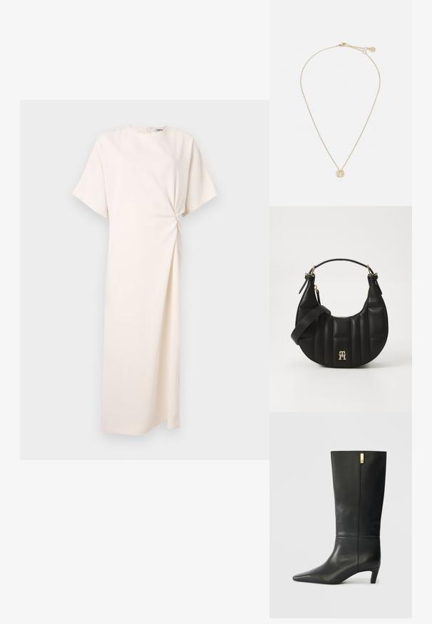 Kremfarget kjole med rund hals, korte ermer og en sidevri-detalj. Laget av et glatt, lett stoff.; Sorte lærknæhøje støvler med spids tå og en lille hæl. Har et strømlinet design med en gylden accentdetalje. Glat tekstur.; Svart skinnhåndveske med en buet form, kviltet tekstur og gullhardware. Har en avtagbar skulderrem og logo-detaljer.; Gullkjede med en delikat lenke og en rund anheng prydet med små, innlagte edelstener som forsterker den strålende utseendet.
