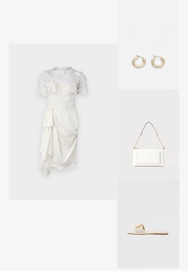 Abito bianco con sovrapposizione in pizzo floreale, maniche corte, corpetto aderente e dettaglio drappeggiato sul lato. Texture liscia e tessuto morbido.; Sandalo tipo slide con cinturino beige a motivo geometrico, dettaglio arrotondato giallo sulla parte superiore e suola piatta di colore chiaro.; Borsa a tracolla bianca in pelle con un finish testurizzato, dotata di una tracolla in catena dorata e accenti neri. Include una tasca frontale e una chiusura con zip.; Lauren Ralph Lauren BASIC SMALL HOOP - Orecchini - gold-coloured