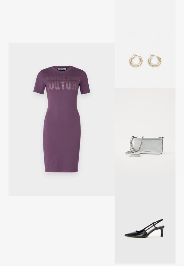 Lilla tettsittende kortermet kjole med "Versace Jeans Couture" tekst i rhinestones over brystet, knelengde med rund hals.; Sorte patent slingback hæl med spids tå, featuring tekstureret slangeskind, justerbar rem og en kort, tekstureret blokhæl.; Sølv lær crossbody-veske med teksturert finish, kjede- og stroppdetaljer, samt glidelås-lukking. Har en logo på forsiden.; Lauren Ralph Lauren BASIC SMALL HOOP - Øredobber - gold-coloured