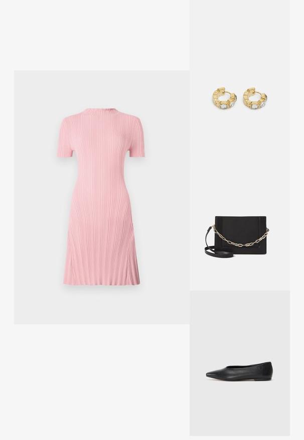 Vestido rosa até ao joelho com mangas curtas, textura canelada, leve renda no decote e formato em A. Acabamento suave.; Bailarina de couro preto, bico fino, design minimalista, textura suave, salto baixo, sem hardware ou embelezamentos visíveis.; Bolsa crossbody de couro preto com uma textura suave, forma retangular e um detalhe em corrente metálica na frente. Inclui uma alça ajustável.; Brincos de argola dourados com um design texturizado e três cristais transparentes em um lado, oferecendo uma estética geométrica moderna.