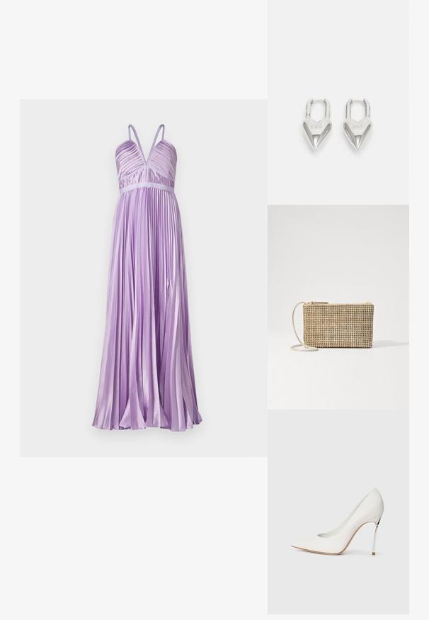 Lilla plisseeritud kleit sügava V-dekoltee, õhukeste rihmade ja vormitud vöökohaga. Kanga pind on sile ja satiinise sarnase tekstuuriga.; Valged kõrged kontsad terava ninaga, kaetud peene sädelusega. Hõbedane metallist konts toob esile kontrasti. Elegantne disain.; Loeffler Randall YASMINE FLAT CLUTCH - Ülerinna-kott - gold; Hõbedased südamekujulised lukuvidinad, millel on kohandatud "JAA" ja "EI" tekst, poleeritud viimistlus, sümmeetriline disain ja tugev metallist klamber.