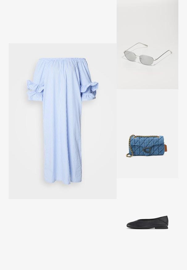 Schulterfreies Kleid in hellblau und weißen vertikalen Streifen mit kurzen, puffigen Ärmeln und einem lockeren, knielangen Schnitt.; Schwarze Lederflats mit runder Zehenpartie und niedrigem Absatz, geeignet für Freizeit- oder formelle Anlässe.; Silberne Metallsonnenbrille mit ovalen grauen Gläsern, schlanken Bügeln und minimalistischem Design. Die Gläser besitzen eine dezente reflexive Eigenschaft.; Blaue gesteppte Denim-Schultertasche mit einem goldenen Kettenriemen und einem auffälligen goldenen Logoakzent auf der Vorderseite. Kompakte rechteckige Form.