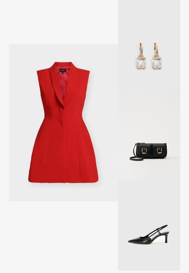 Rotes ärmelloses Kleid mit Reverskragen, strukturiertem Design, maßgeschneiderter Passform und betonter Taille. Hergestellt aus glattem Stoff mit Seitennähten.; Schwarze Lack-Slingback-Pumps mit spitzem Zehenbereich, versehen mit strukturiertem Schlangenprint, verstellbarem Riemen und einem kurzen, strukturierten Blockabsatz.; Schwarze Leder-Umhängetasche mit zwei vorderen Taschen, goldenen Schnallen, Reißverschluss und einem schmalen Tragegurt. Texturierte Oberfläche und kompakte rechteckige Form.; Ohrringe in Goldfarbe mit einem rechteckigen, durchsichtigen Kristall, der unter einer Reihe kleiner, runder klarer Akzente hängt. Elegantes, modernes Design.