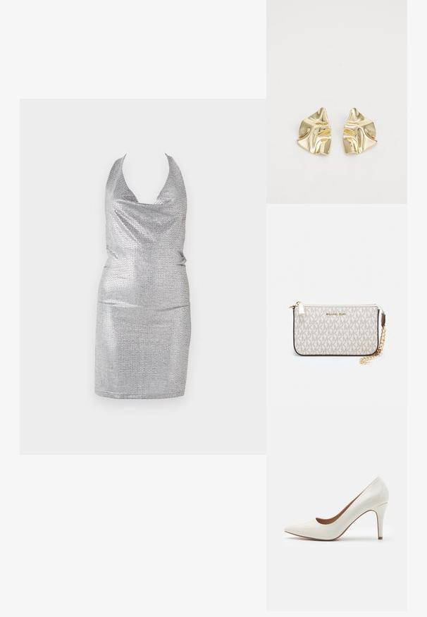 Strieborné šaty s halter krkom a cowl výstrihom, vyrobené z lesklého materiálu s textúrovaným vzorom, priliehavého strihu a s dĺžkou po kolená.; Biele lakované vysoké podpätky s špicatou špičkou a hladkým povrchom, s štíhlým podpätkom a nízkym strihom okolo otvoru.; Michael Kors zápästná taška v béžovej potiahnutej plátenej tkanine s opakujúcim sa vzorom loga MK, zlatým kovania a odnímateľným reťazovým popruhom.; Zlaté kovové náušnice s vlnitým dizajnom; hladký, reflexný povrch; asymetrický tvar; žiadne viditeľné vzory alebo hardvér.