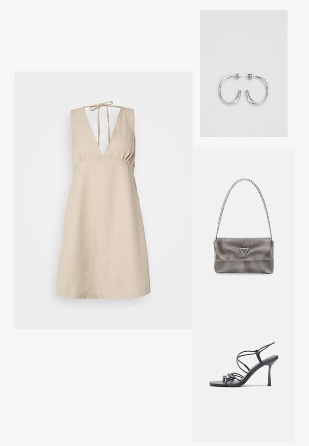 Bežs lina kleita ar dziļu V-veida kaklu un regulējamu saitīti aizmugurē. A-silueta griezums, teksturēts audums un bez piedurknēm.; Melnas augstpapēžu sandales ar plāniem siksniņām un mezgla dizainu, gluda kvadrātveida purngalu un elegantu stiletto papēdi.; Gaiši pelēka metāla rokassoma ar ķēdes siksnu, rotāta ar mazām apaļām metāla kniedēm un trīsstūra zīmola logo.; Sudraba riņķveida auskari ar gludu, spīdīgu apdari. Apaļas formas, viegla dizaina, ar aizdari uz stieples.