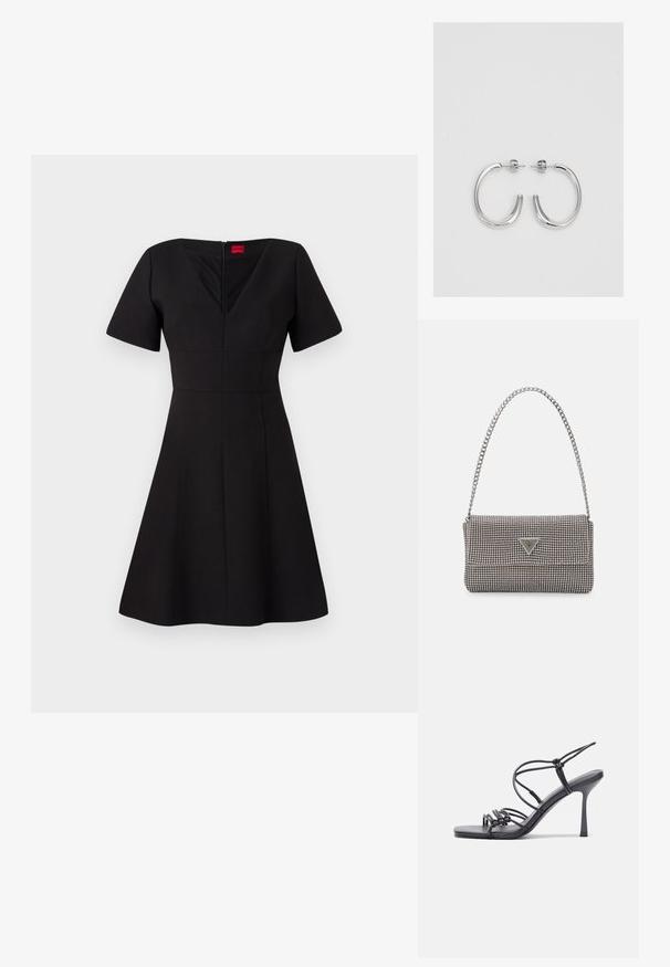 Juoda suknelė su prigludusia liemene ir plačiu sijonu. Turi trumpas rankoves, V formos iškirptę, užtrauktuką nugaros pusėje ir siūles, kurių dėka sukurta struktūrizuota siluetas.; Juodos aukštakulnės sandalai pasižymi plonyčiais dirželiais su mazgo dizainu, lygiu kvadratiniu pirštu ir elegantišku stiletto kulnu.; Šviesiai pilka metalinė rankinė su grandinėlės dirželiu, papuošta mažais apvaliais metaliniais smeigėmis ir trikampiu prekės ženklu.; Sidabrinės auskarai žiedai su lygiu, blizgiu paviršiumi. Suapvalinta forma, lengvas dizainas, su uždarymu ant smeigtuko.