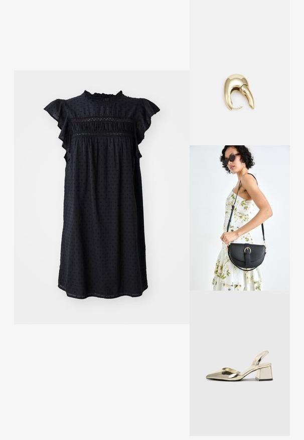 Svart klänning med korta volangärmar, med en plisserad byst och strukturerat prickmönster. Hög hals och lös passform. Mjuk tyg.; Guld, metalliska slingback-klackar med spetsig tå och chunky klack. Slät textur, minimalistisk design och en smal rem.; Svart läderhandväska med en böjd form, avtagbar rem och guldiga detaljer. Väskan har ett lock med en spänndetalj.; Örhänge i guldtonad metall med en elegant, böjd design. Har en distinkt spetsig form, polerad yta och gångjärnslås.