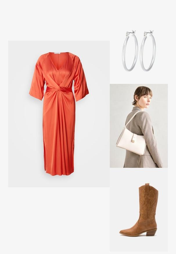 Satinasta narančasta haljina s dubokim V-izrezom, širokim rukavima i prednjim čvorom. Suknja ima bočni prorez za dodatnu detaljnost.; Smeđe kožne kaubojke s oštrim nosom, izvezenim spiralnim uzorcima na gornjem dijelu i blok petom. Imaju potporu za lakše obuvanje.; Bijela kožna torba s čvrstim dizajnom, s magnetskim kopčanjem i remenom za rame, prikazana na neutralnoj pozadini.; Srebrne kružne naušnice s glatkom, poliranom površinom. Okrugli oblik i sigurno kopčanje na klik. Lagani dizajn pogodan za svakodnevno nošenje.
