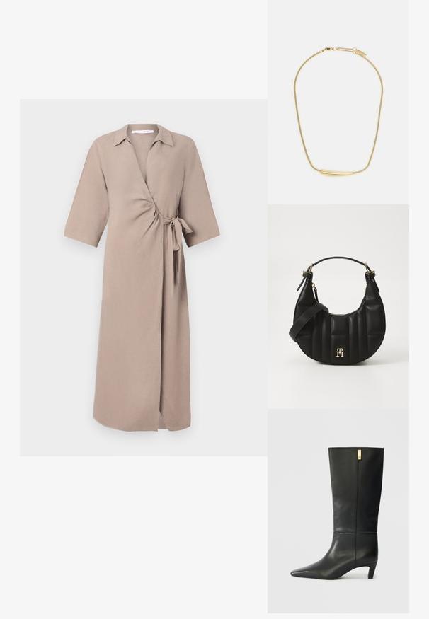 Beige omslagsklänning i lätt tyg, med V-ringning, korta ärmar och ett knytband vid midjan. Midilängd.; Svarta läderknähöga stövlar med spetsig tå och låg klack. Har en elegant design med en guldfärgad detalj. Slät yta.; Svart läderhandväska med en böjd form, vadderad textur och guldfärgade detaljer. Har en avtagbar axelrem och logotypdetalj.; Guldpläterat halsband med en slät, böjd central accent. Har en flexibel kedja med en kräfta-stängning och ytterligare justerbara kedjelänkar.