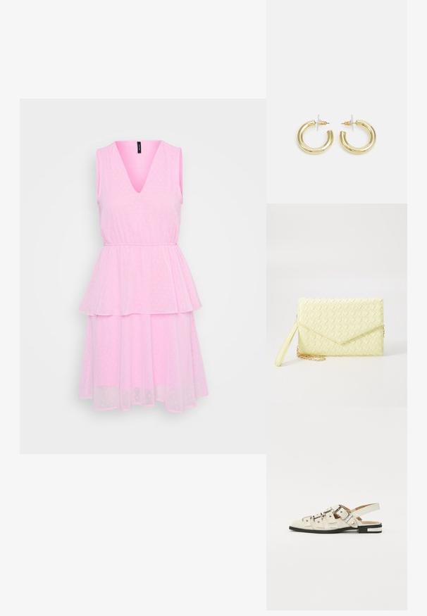 Rožinė sans rankovių su v-voko suknelė, turinti sluoksniuotą sijoną ir taškelių raštą, pagaminta iš lengvos medžiagos.; Balno sandalai, pagaminti iš baltos odos, su keliais plačiais diržais ir sidabro spalvos sagtimis; plokščias padas su mažu juodu kulniuku ir metaliniais akcentais.; Geltona audinė piniginė su užsegimu, nuimamą rankinę juostą ir auksinį akcentą. Lygi tekstūra ir stačiakampis forma.; Aukso auskarai su lygiu, blizgiu paviršiumi. Apvalus dizainas su maža užrakto dalimi ir skaidria atrama saugiam nešiojimui.