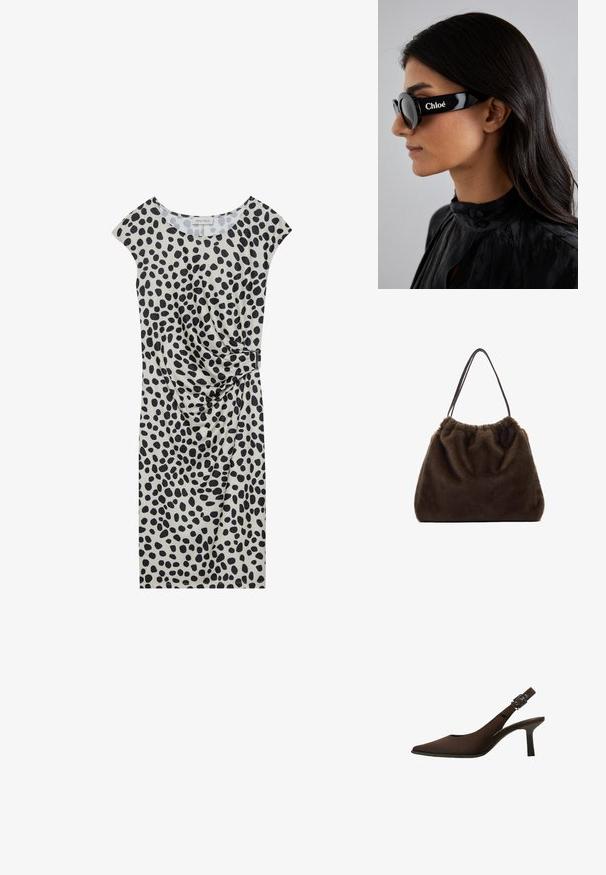Knee-længde kjole i lys beige med et sort pletmønster, som har korte capærmer og en side-drapping detalje sikret med en metallisk accent.; Brune suede slingback stiletto med spids tå, slankt design, tynd hæl og en spændeaccent på ankelremmen.; Sorte solbriller med runde linser og markante, vinklede stel med mærket "Chloé" i hvidt på siden. Glat, blank finish.; Brun pels taske med en blød tekstur, samlet top og to slanke skulderstropper. Designet har en rund form og ingen synlige metaldele.