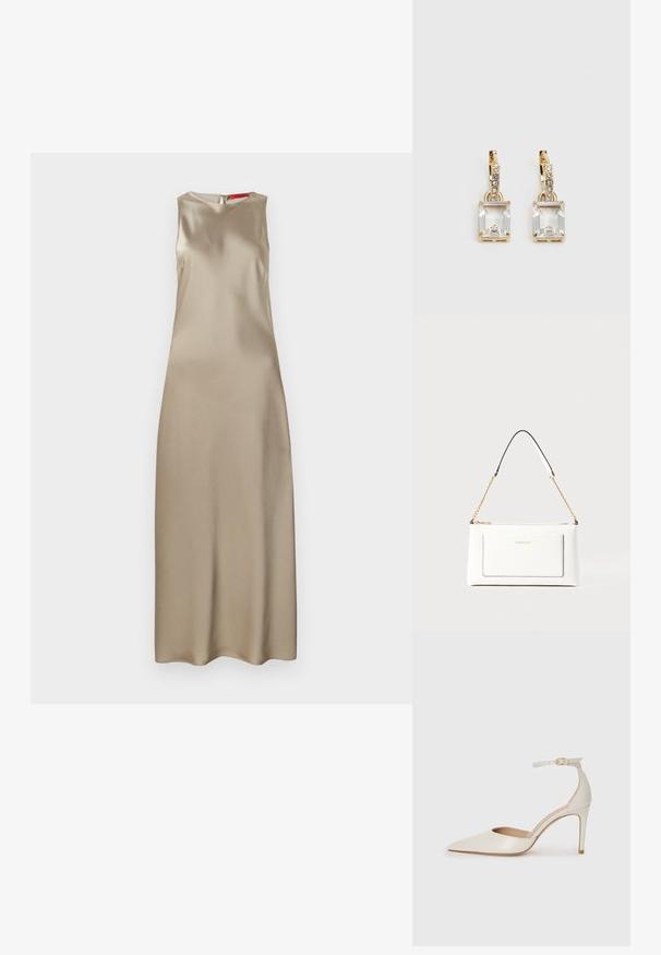Haljina bez rukava od bež satena, sa okruglim izrezom, moderno krojena i s zatvaranjem na patentni tjeme straga. Glatka tekstura s minimalnim detaljima.; Bijela kožna visoko potpetica s oštrim vrhom, remenom oko članaka i tankom stiletto potpeticom. Glatka tekstura s blagim sjajnim završetkom.; Bijela kožna torba s teksturiranim završetkom, koja ima zlatni lančić i crne akcentne detalje. Uključuje prednji džep i zatvaranje na patentni zatvarač.; Zlatne naušnice s pravokutnim, prozirnim kristalom koji visi ispod niza malih, okruglih prozirnih akcenata. Elegantni, moderni dizajn.