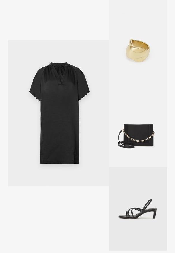 Kort svart kjole laget av mykt stoff med v-hals og scallop-kant på ermene. Designet har en enkel, løs passform.; Sorte sandaler med stropper, firkantet tå og lav blokk hæl. Har flere tynne stropper og en justerbar ankelstropp. Laget av glatt lær.; Svart lær crossbody-veske med glatt tekstur, rektangulær form og metallkjede detaljer på framsiden. Justerbar stroppe inkludert.; Gullfarget ring med en glatt, vridd design. Har en polert overflate og avrundede kanter, som skaper en sømløs, flytende form.
