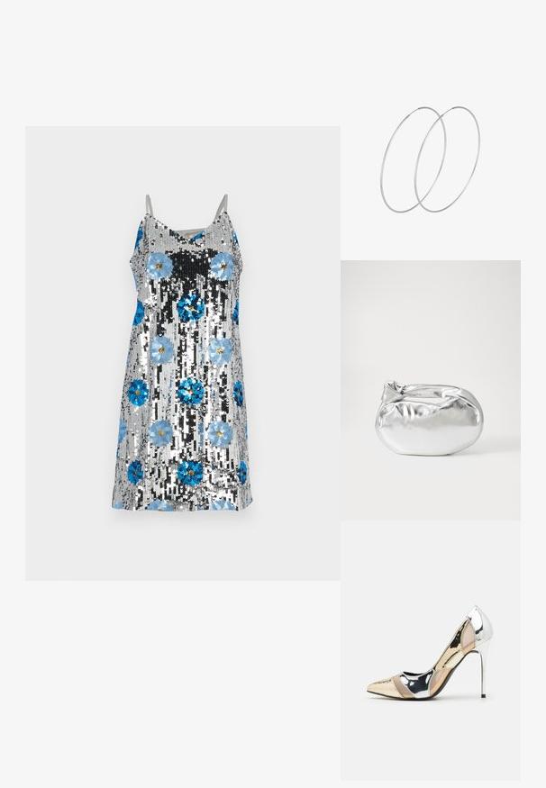 Krbava obleka s srebrno podlago, ki ima velike modre cvetlične vzorce in črne akcentne detajle. Elegantna, brezrokavna zasnova z nastavljivimi naramnicami.; Čevlji z visoko peto in konico, v barvni kombinaciji srebrne, zlate in nude. Sijajna obdelava z izrezljanim dizajnom, z igličasto peto.; Srebrna kovinska torbica z mehko, zaobljeno obliko in zavezano zgornjo zaporo. Narejena iz gladkega umetnega usnja.; Srebrne uhane v obliki obroča z minimalističnim dizajnom. Krožna oblika, gladka tekstura in tanek profil. Lahki s poliranim zaključkom.