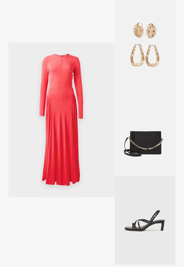 Ilgas rankoves, prisitaikantis koralų spalvos suknelė su apvalia iškirpte, šoninėmis raukšlėmis ir plazdančiu sijonu. Pagaminta iš glotnaus, tamprus audinio.; Juodi šlepetės su kvadratiniu pirštu ir žemu bloku kulnu. Yra keli ploni dirželiai ir reguliuojamas kulkšnies diržas. Pagaminti iš lygios odos.; Juodas odinis per petį nešiojamas krepšys turi lygų paviršių, stačiakampio formą ir metalinę grandinėlę priekyje. Pridedama reguliuojama dirželis.; Auksinės auskarai, turintys tekstūruotus, bangų formos elementus. Įeina skulptūriniai segami auskarai ir atviri lankai su išmuštu paviršiumi.