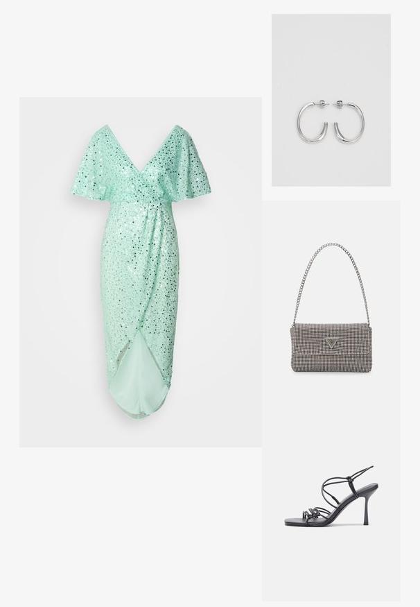 Rochie verde mint cu decolteu în V și mâneci în fluturare, împodobită cu paiete argintii. Are o siluetă drapată și o fante laterală.; Sandale negre cu toc înalt au curele subțiri cu un design legat, un vârf pătrat neted și un toc stiletto elegant.; Geantă metalică gri deschis, cu un strap din lanț, decorată cu mici ținte circulare metalice și un logo de marcă triangular.; Cercei rotunzi din argint cu un finisaj neted și strălucitor. Design ușor, având o formă rotundă și închidere cu tijă.