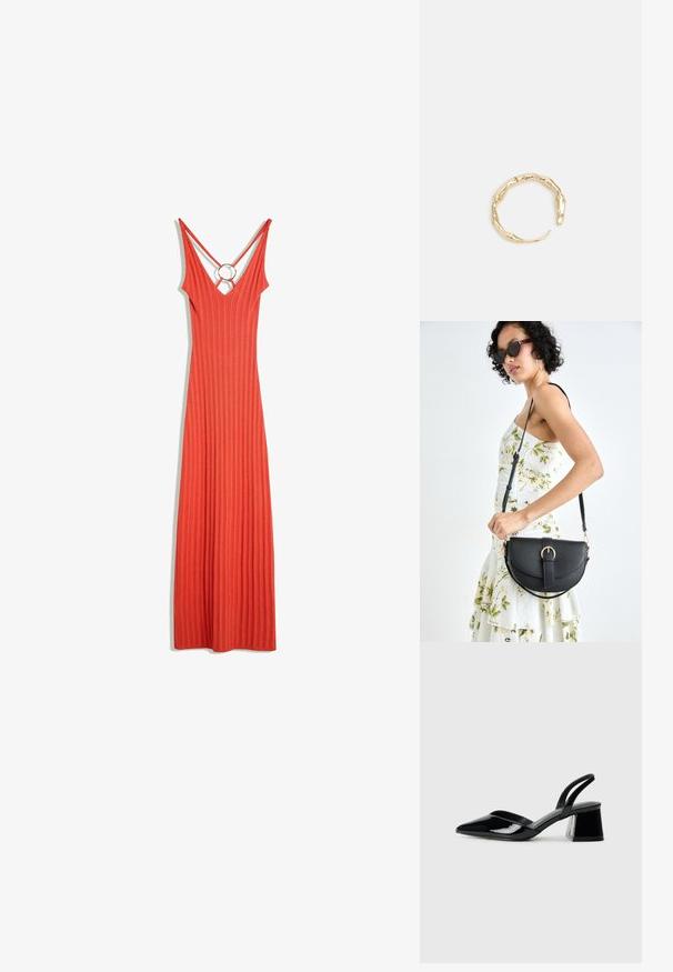 Röd ribbad långklänning med djup V-ringning och en cirkulär metallaccent på baksidan. Har smala axelband och en figurnära silhuett.; Svarta lackläder slingback klackar med spetsig tå och geometrisk klack. Har en elegant, minimalistisk design och slät yta.; Svart läderhandväska med en böjd form, avtagbar rem och guldiga detaljer. Väskan har ett lock med en spänndetalj.; Ring i guldutförande med en organisk, vriden design, slät yta och avsmalnande ändar, vilket ger ett modernt, skulpturalt utseende.