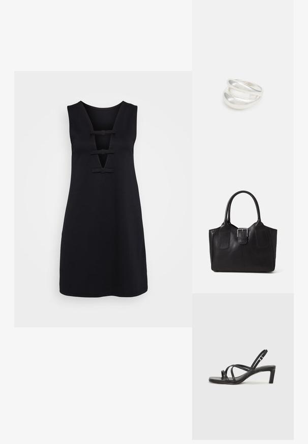 Czarna sukienka wykonana z gładkiego materiału, z dekoltem w serek i trzema dekoracyjnymi kokardkami oraz bez rękawów. Sukienka o długości do kolan.; Czarne sandały na obcasie z prostokątnym noskiem i niskim słupkowym obcasem. Posiadają wiele cienkich pasków i regulowany pasek na kostkę. Wykonane z gładkiej skóry.; Czarna skórzana torba tote o gładkiej fakturze, usztywnionym kształcie, dwóch uchwytach oraz wyraźnym srebrnym zapięciu na przodzie.; Srebrna obrączka podwójna z gładką, polerowaną powierzchnią. Posiada płynny, zakrzywiony kształt z nakładającymi się sekcjami, co nadaje nowoczesny wygląd.