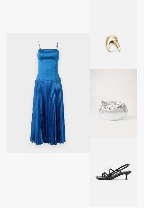 Modrá saténová šaty s tenkými ramienkami, priliehavým korzetom a plisovanou sukňou, ktorá zobrazuje ľahkú štruktúru a hladký povrch.; Čierne sandále na podpätku s viacerými prekríženými remienkami. Hladký materiál, špicatá špička a úzky podpätok. Nastaviteľný remienok okolo členka s prackou.; Strieborná metalická taška s mäkkým, zaobleným tvarom a uzáverom s uzlíkom. Vyrobená z hladkej syntetickej kože.; Náušnice z kovu v zlatej farbe s elegantným, zakriveným dizajnom. Majú charakteristický špicatý tvar, leštený povrch a uzáver na pánt.