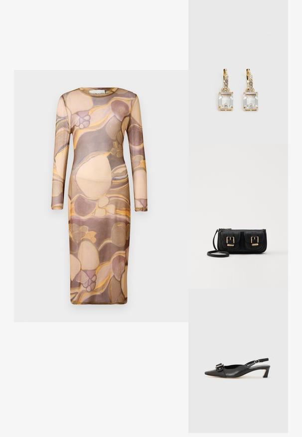 Długo rękawowa, dopasowana sukienka wykonana z przezroczystego, lekkiego materiału, zdobiona abstrakcyjnym wzorem w odcieniach beżu, brązu i złota.; Czarne skórzane buty typu slingback z ostrym noskiem, małym obcasem i ozdobnym zapięciem na górze. Gładka faktura, minimalistyczny design.; Czarna skórzana torba na ramię z dwoma przednimi kieszeniami, złotymi klamrami, zamkiem błyskawicznym i cienkim paskiem. Teksturowana powierzchnia i kompaktowy prostokątny kształt.; Złote kolczyki z prostokątnym, przezroczystym kryształem zwisającym poniżej rzędu małych, okrągłych, przezroczystych akcentów. Elegancki, nowoczesny design.