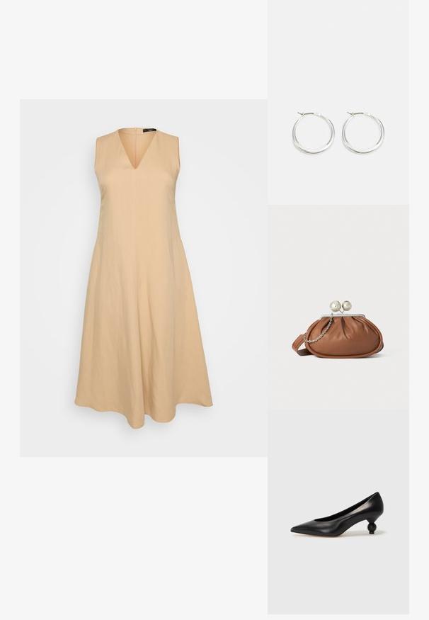 Beige mouwloos jurkje met een V-hals, uitlopend vanaf de taille, gemaakt van een lichtgewicht stof, met een rits aan de achterkant.; Zwarte leren hoge hak schoen met een spitse neus en een ronde, bolle hak. Gladde textuur met een elegant, minimalistisch ontwerp.; Bruine leren clutch met een zilveren balsluiting en een klein zilveren kettingdetail op een witte achtergrond.; Zilveren hoop oorbellen hebben een glad, rond ontwerp met een dun profiel en een veilige sluiting. Minimalistische stijl met een gepolijste afwerking.