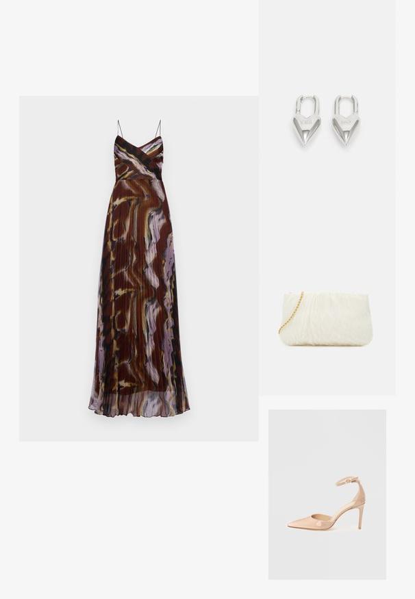 Painettu maksimekko ohuilla olkaimilla, jossa on pleatattu muotoilu ruskean, purppuran ja mustan sävyissä, sekä abstrakti kuvio.; Nude lakattu kärkitossu, jossa on nilkkahihna ja tendo, ominaisuutena sileä pinta ja minimalistinen muotoilu.; Valkoinen teksturoitu laukku, jossa on kasattuja muotoja ja kultaketjuolkaimet. Sujuva pinta, jossa on hienovaraisia aaltoja ja pyöristetyt reunat.; Hopeakuvioiset sydämen muotoiset rakkaussulkeet, joissa on kaiverrettu "KYLLÄ" ja "EI" -tekstit, kiiltävä pinta, symmetrinen muotoilu ja kestävä metalliovi.