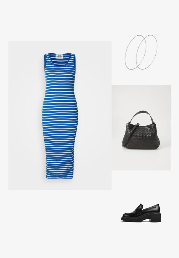 Gestreift in Blau und Weißes Tankkleid in einer figurbetonten Passform. Hergestellt aus einem dehnbaren Stoff mit einem Rundhalsausschnitt und einem langen, geraden Saum.; Schwarze Leder-Loefer mit klobigem Absatz, dicker Sohle und einem Riemen über der Oberseite, seitlich auf einem weißen Hintergrund gezeigt.; Schwarze, gewebte Lederhandtasche mit runder Form, ausgestattet mit einem oberen Griff und einem abnehmbaren Riemen. Glatte Textur und subtile Nähte.; Silberne Creolen mit minimalistischem Design. Rundform, glatte Oberfläche und dünnes Profil. Leichtgewichtig mit hochglänzender Oberfläche.