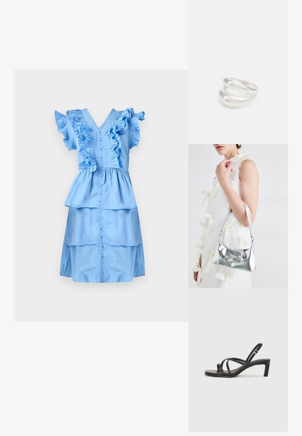 Svijetloplava haljina ima naborane rukave i višeslojni dizajn. Prekrije pleteni teksturirani materijal uz tijelo i rub haljine. Mekani završetak tkanine.; Crne sandale s trakama, kvadratnim prstom i niskom blok petom. Ima više tankih trakica i podesivu trakicu oko gležnja. Izrađene su od glatke kože.; Srebrna metalik torbica sa strukturiranim oblikom, s gornjom drškom i detaljem mašne sprijeda. Glatka tekstura, reflektirajući finiš.; Srebrna dvostruka prsten s glatkom, poliranom površinom. Karakterizira ga fluidan, zakrivljen dizajn s preklapajućim sekcijama za moderan izgled.