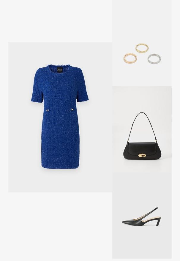 Kortærmet, knælang blå kjole lavet af tekstureret stof, med guldaccenter ved taljen og en rund halsudskæring.; Sorte spidse slingback-sko med en lav hæl, lavet af glat læder og med udskæringer på siden for åndbarhed.; Sort læderhåndtaske med et buet design, guldfarvet hardware og en øverste håndtag. Har en strømlinet lukning og en glat tekstur.; Tre metalringe: en i rosaguld, en guld med strukturerede detaljer og en i sølv, alle med indgraveret branding på den indre ring.