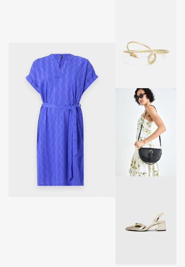 Lyhythihainen, polvipituinen mekko kirkkaan violetissa, jossa on sahalaitakuviot, v-pääntie ja matching vyö vyötäröllä. Teksturoitu kangas.; Kultaiset, metalliset slingback-kengät, joissa on teräväkärkiset ja paksut korot. Sileä pinta, minimalistinen muotoilu ja kapea hihna.; Musta nahkainen käsilaukku, joka on kaareva muotoilultaan, irrotettavalla hihnalla ja kultaisilla yksityiskohdilla. Laukussa on läppä, jossa on solk yksityiskohta.; Kultainen metallinen ranneketju, jossa on sulava ja kaareva muotoilu. Yhdessä päässä on pieni, hallitseva hopeanvärinen korostus.
