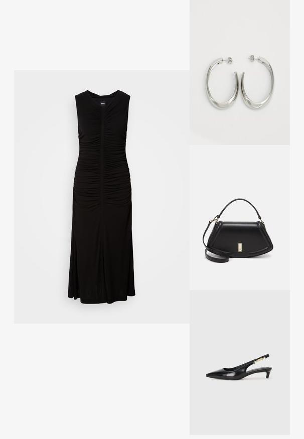 Svart ermeløs kjole laget av elastisk stoff; rynket detaljer langs sidene; tettsittende overdeler; utsvingt hem; enkel V-hals design.; Sorte lærreim hæler med spiss tå, som har en slank hæl og en gullfarget detalj på den justerbare stroppen. Glatt tekstur.; Sort lærveske med en strukturert design, som har en avkortet form, topphåndtak og detaljer i gull. Justerbar skulderstropp inkludert.; Sølvøreringer med en jevn, buet design. Har en blank metallisk finish og en studlås. Ingen synlige mønstre eller aksenter.