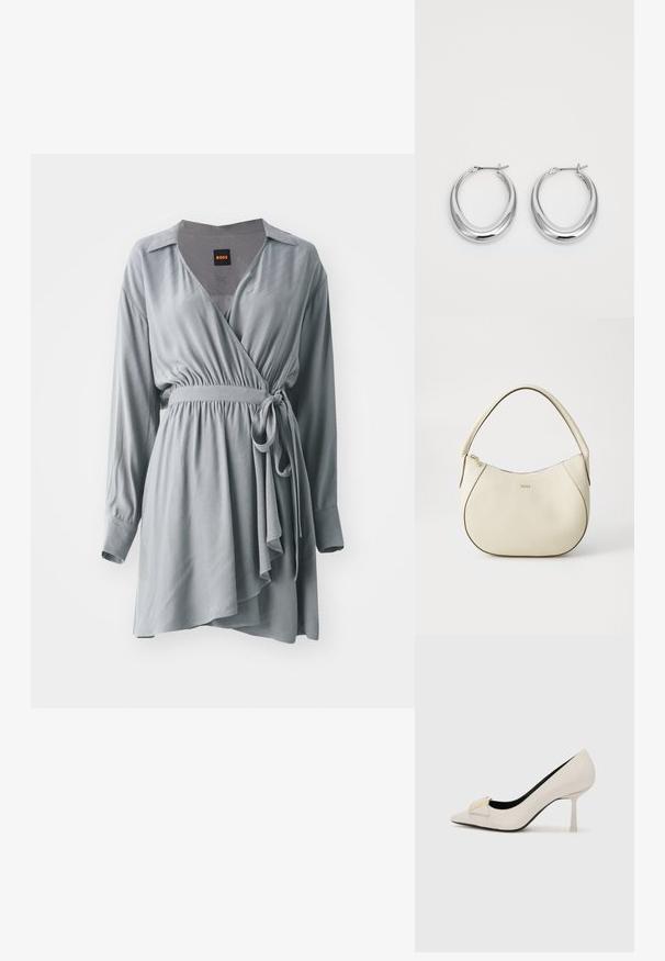 Hallitus hallikas riietus, mis on valmistatud pehmest kangast, pikad varrukad, kokku tõmmatud vöökoht ja voolav asümmeetriline alläär. Kaasas krae ja sidumisrihm.; Bežid kõrgendatud kontsaga jalanõud, terava varbaga, läikivast nahast materjalist, kullatooni aktsentdetailiga esiosas ja peene stiletto kontsaga.; Kreemivärvi käsipott, millel on tekstureeritud viimistlus, kumer kuju, lühike käepide ja kuldse tooniga logo detail. Ülemine lukustus.; Polished hõbedased kuplikuulidega kumerad kõrvarõngad, millel on hingedega klambrid, valgel taustal.