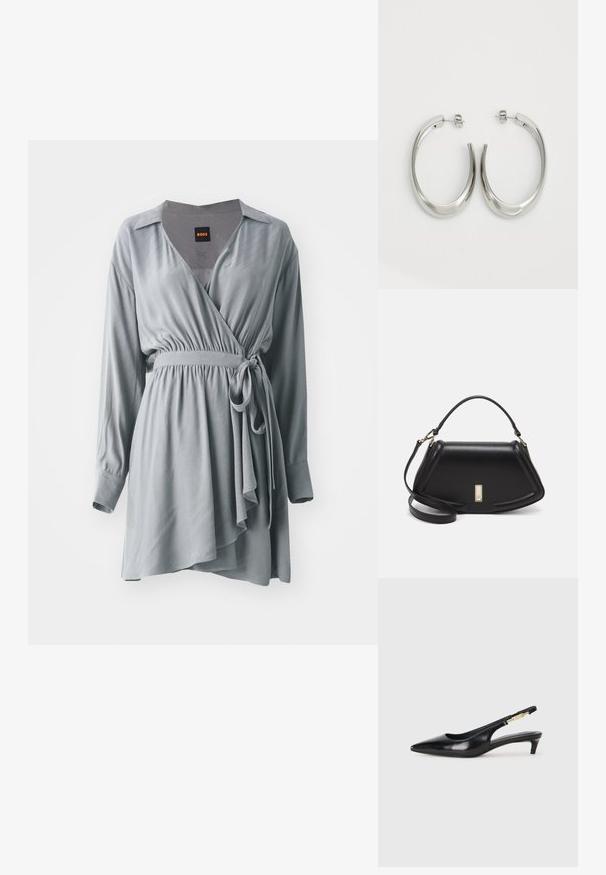 Grå omlottklänning i mjukt tyg, med långa ärmar, indragen midja och en flödande asymmetrisk fåll. Inkluderar krage och ett knytbälte.; Svart läder slingback-hälar med spetsig tå, med en smal klack och en guldtonad detalj på den justerbara remmen. Slät textur.; Svart läderhandväska med en strukturerad design, som har en avskuren form, ett handtag upptill och guldiga detaljer. Justerbar axelrem ingår.; Silverfärgade hoopsörhängen med en slät, böjd design. Har en glänsande metallisk yta och ett stiftlås. Inga synliga mönster eller detaljer.
