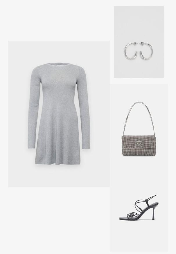 Pelēks garo piedurkņu kleita ar ribotu tekstūru, apaļu kakla izgriezumu un plūstošu A līnijas formu. Vienkāršs dizains, nav redzamu rakstu vai akcentu.; Melnas augstpapēžu sandales ar plāniem siksniņām un mezgla dizainu, gluda kvadrātveida purngalu un elegantu stiletto papēdi.; Gaiši pelēka metāla rokassoma ar ķēdes siksnu, rotāta ar mazām apaļām metāla kniedēm un trīsstūra zīmola logo.; Sudraba riņķveida auskari ar gludu, spīdīgu apdari. Apaļas formas, viegla dizaina, ar aizdari uz stieples.