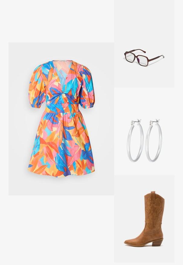Farbenfrohes kurzes Kleid mit tiefem V-Ausschnitt, Puffärmeln und taillierter Passform. Es zeigt ein tropisches Blattmuster in Pink, Orange, Blau und Grün.; Braune Leder-Cowboy-Stiefel mit spitzem Zehenbereich, bestickten Wirbelmustern am Schaft und einem gestapelten Blockabsatz. Verfügt über einen Ziehriemen für das einfache Anziehen.; Braune, rechteckige Brille mit transparenten Gläsern und lila Tönungen. Glatter Kunststoffrahmen mit geraden Bügeln und dezenten Akzenten.; Silberne Creolen mit einer glatten, polierten Oberfläche. Runder Form und sicherem Klickverschluss. Leichtes Design, geeignet für den täglichen Gebrauch.