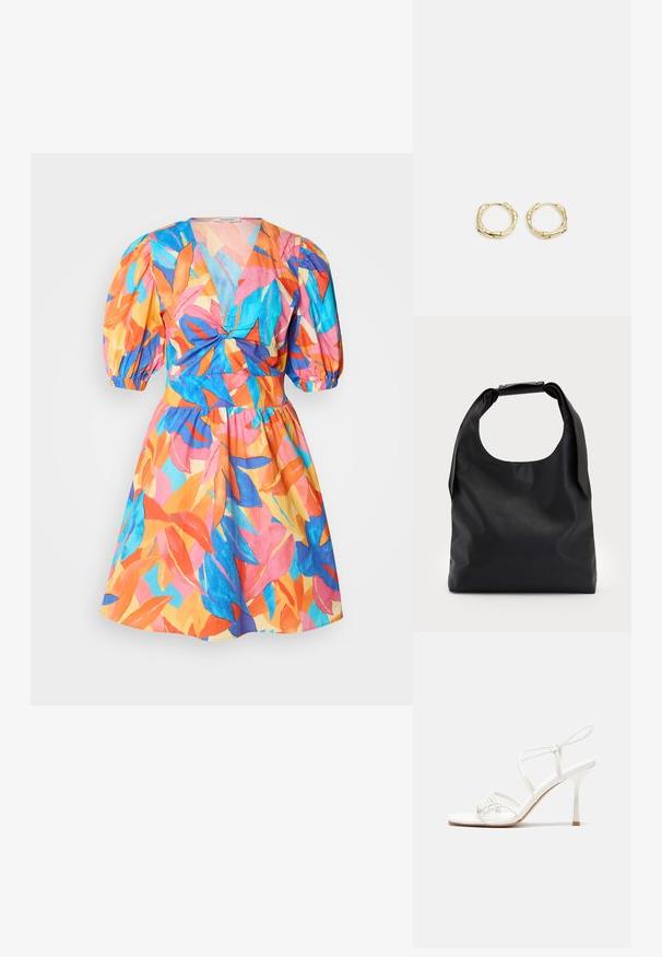 Kleurrijke korte jurk met een diepe v-hals, pofmouwen en een getailleerde taille. Heeft een tropisch bladdessin in roze, oranje, blauw en groen.; Witte strappy hoge hak sandaal met een platte tenenbasis, gestructureerde voorkant met geplooide accenten, en een slanke enkelband.; Zwarte leren hobo-tas met een enkele, zachte, afgeronde handgreep; heeft een gladde textuur en een minimalistisch ontwerp. Geen zichtbare hardware of accenten.; Gouden creolen met een textuur en onregelmatige vorm. Voorzien van een naadloze sluiting en een gepolijste afwerking, wat het moderne ontwerp benadrukt.
