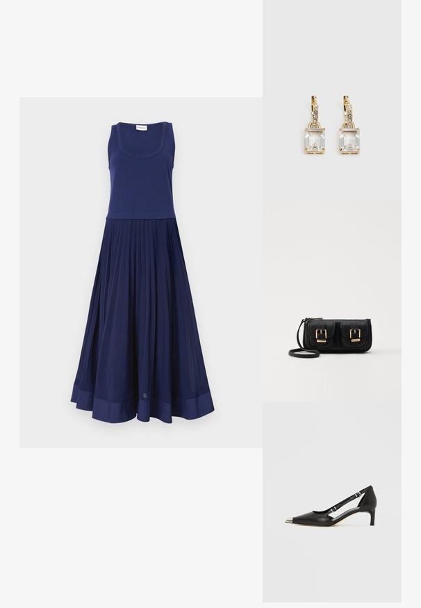 Tumši zils kleitas modelis ar pieguļošu topu un krokotiem svārkiem. Izgatavota no mīkstas auduma ar gludu tekstūru. Apakšmalai ir cieta tumši zila josla.; Melns ādas kurpju pāris ar zemu papēdi, smailu sudraba purngali un diviem sprādzēm uz balta fona.; Melnas ādas crossbody soma ar divām priekšējām kabatām, zelta sprādzēm, ar rāvējslēdzēju aizdari un šauru siksnu. Strukturēta virsma un kompakta taisnstūra forma.; Zeltītas auskaru rotas, kuru centrā ir taisnstūra formas caurspīdīgs kristāls, kas karājas zem mazu, apaļu caurspīdīgu akcentu rindas. Elegants, mūsdienīgs dizains.