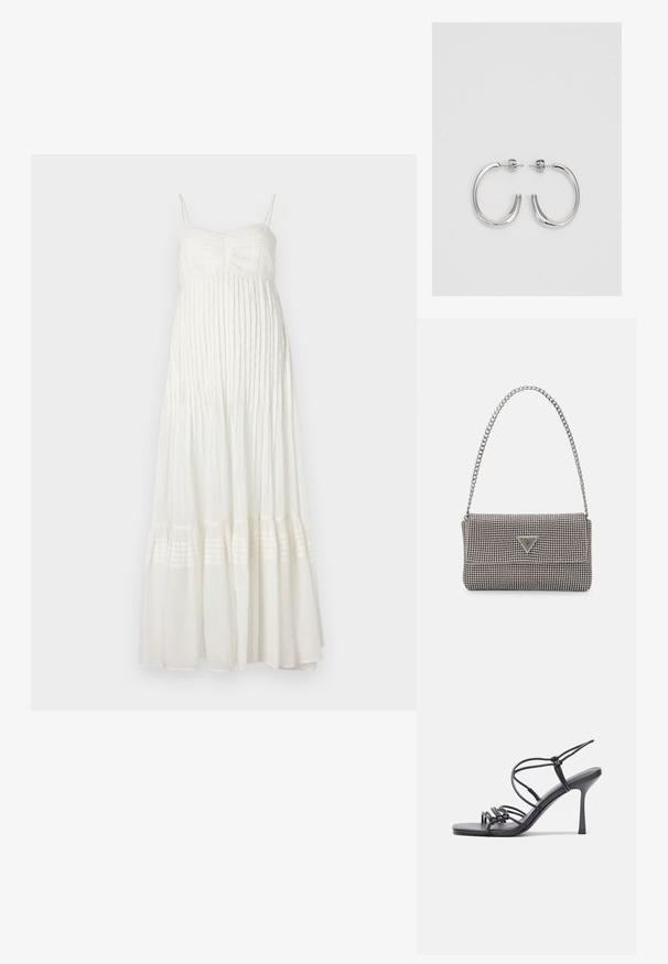 Bela maxi obleka z tankimi naramnicami, strukturiranim smučastim korzetom in mehko gubanimi krili z vodoravnimi črtami na robu. Lahka tkanina.; Črne visoke sandale na peto imajo tanke naramnice z vozlom, gladek kvadratni toe in eleganten stiletto peto.; Svetlo siva kovinska torbica z verižnim ročajem, okrašena z majhnimi okroglimi kovinskimi bleščicami in trikotnim logotipom blagovne znamke.; Srebrne obročaste uhane z gladko, sijočo površino. Zaobljena oblika, lahka zasnova, z zapiranjem na zatič.