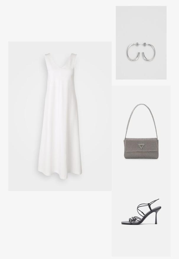 DRYKORN RESIMA - Jerseykleid - offwhite; Schwarze, hochhackige Sandalen mit dünnen Riemen und einem geknoteten Design, einer glatten, rechteckigen Zehenpartie und einem eleganten Stiletto-Absatz.; Hellegraue metallische Handtasche mit einer Kettenriemen, verziert mit kleinen kreisförmigen metallic Nieten und einem dreieckigen Markenlogo.; Silberne Creolen mit einer glatten, glänzenden Oberfläche. Abgerundete Form, leichtes Design, mit einer Steckverschluss.