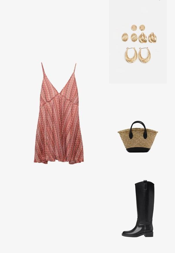 Vestito leggero con un motivo rosso e rosa, spalline regolabili, scollatura a V e un design ampio e fluido.; Stivali neri al ginocchio realizzati in materiale sintetico liscio. Presentano una punta rotonda, un tacco basso e dettagli con cuciture verticali.; Cesto di paglia intrecciata con una forma svasata, caratterizzato da una base e manici in pelle nera. Fibra naturale testurizzata con dettagli neri lisci.; Set di orecchini in tono oro che comprende tre paia: orecchini a perno ovali texturizzati, orecchini a perno con design ondulato e grandi orecchini a cerchio con scanalature sovrapposte.