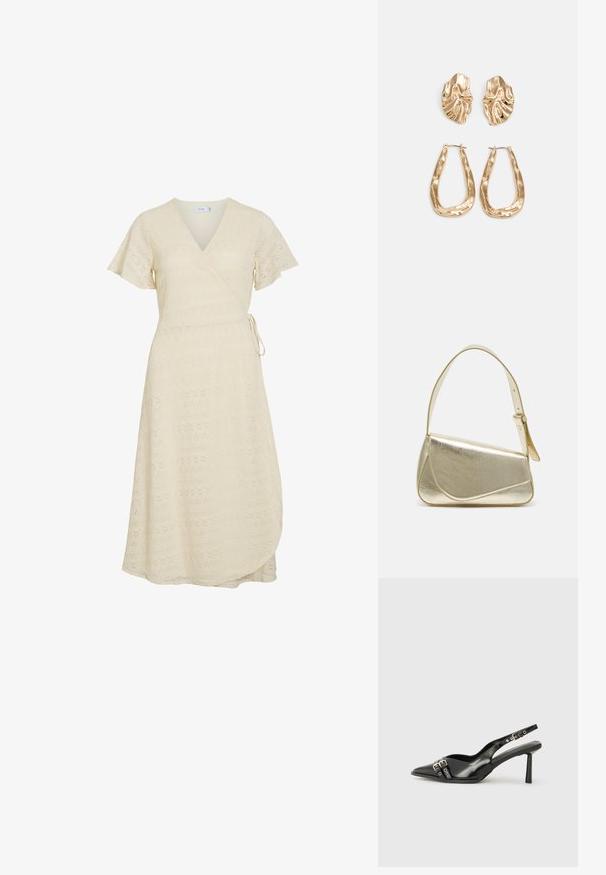 Kremna čipkasta obleka s kratkimi letečimi rokavi, V-izrezom in bočnim zavezovanjem, midi dolžine.; Črne patentne usnjene sandale s koničastim nosom, zankami okoli gležnja s srebrnimi sponkami in opremo ter vitkimi petami.; Zlata metalna torbica z urejenim dizajnom, gladko teksturo in nastavljivim trakom. Ima edinstveno trikotno obliko in minimalistično šivanje.; Zlato obarvani uhani z teksturiranimi, valovitimi oblikami. Vključujejo skulpturalne sponke za ušesa in odprto obliko obročka s kladivastim finišem.