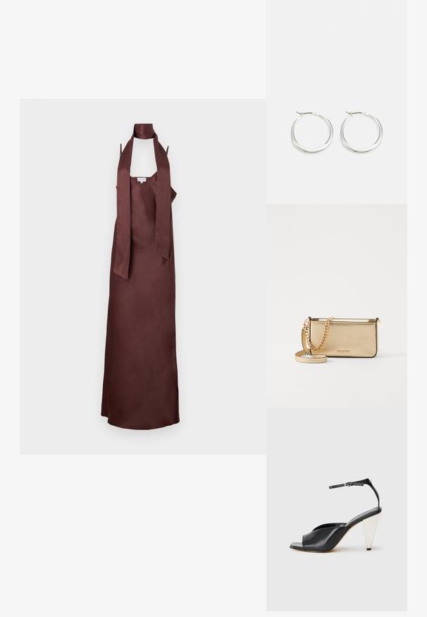 Vestido longo sem mangas, em tecido de seda bordeaux profundo com decote halter e detalhes de tecido esvoaçantes, apresentando uma silhueta reta.; Sandal de salto alto em couro preto com bico aberto, design assimétrico, tira no tornozelo e um salto metálico em forma de cone. Textura suave por toda a parte.; Clutch de couro dourado metálico com um acabamento texturizado, apresentando uma alça de corrente dourada e uma alça de ombro removível. Logotipo da marca em relevo.; Brincos de argola prateados com um design suave e arredondado, apresentando um perfil fino e um fecho seguro. Estilo minimalista com um acabamento polido.