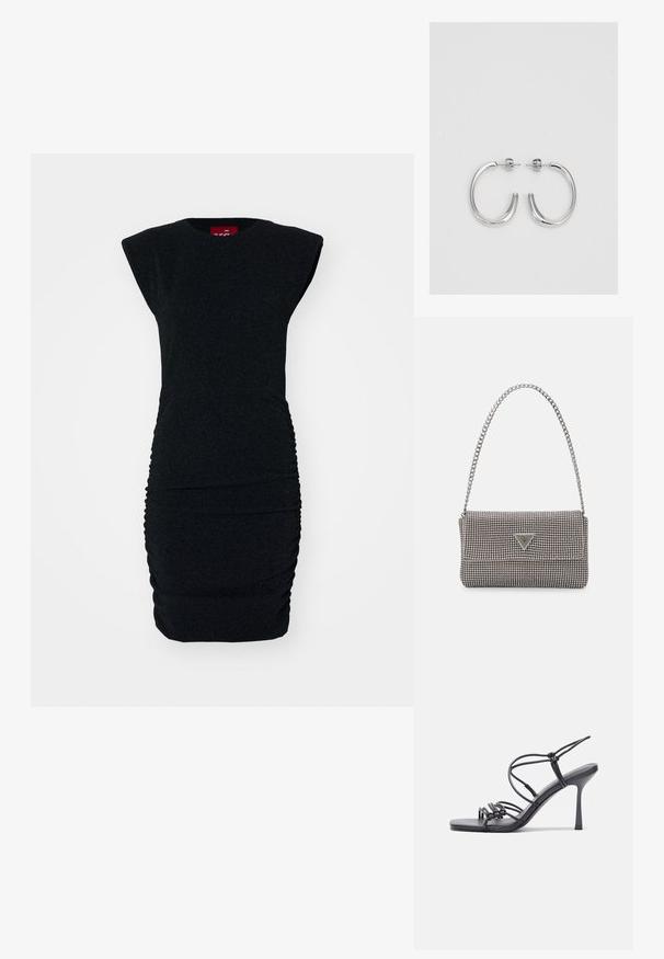 Vestido preto justo com mangas curtas, detalhes franzidos nas laterais, decote redondo e tecido texturizado para uma dimensão adicional.; As sandálias de salto alto pretas apresentam tiras finas com um design em nó, uma biqueira quadrada lisa e um elegante salto agulha.; Bolsa metálica cinza claro com uma alça de corrente, adornada com pequenos rebites metálicos circulares e um logótipo triangular da marca.; Brincos de argola prateados com um acabamento suave e brilhante. Forma arredondada, design leve, com fecho de pino.