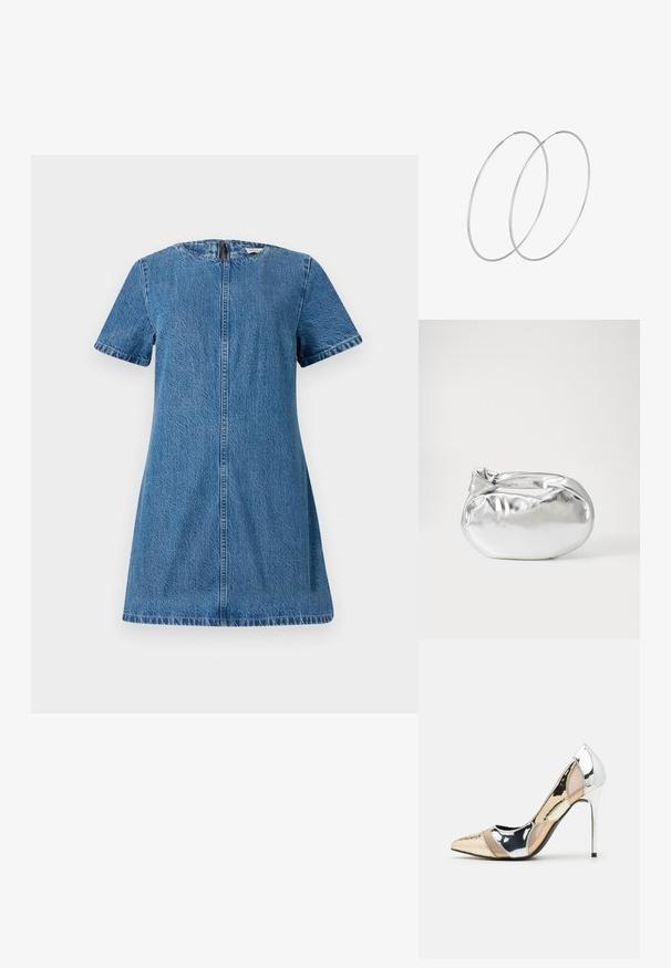 Denimová šaty, krátke rukávy, okrúhly výstrih, modrá farba, mierne textilná tkanina, zips na zadnej strane, rovný strih, po kolená.; Lodičky s špičatou špičkou v striebornom, zlatom a telovom farebnom prevedení. Lesklý povrch s výrezovým dizajnom, s ihlovým opätkom.; Strieborná metalická taška s mäkkým, zaobleným tvarom a uzáverom s uzlíkom. Vyrobená z hladkej syntetickej kože.; Strieborné kruhové náušnice s minimalistickým dizajnom. Cirkulárny tvar, hladký povrch a tenký profil. Ľahké s lesklým povrchom.
