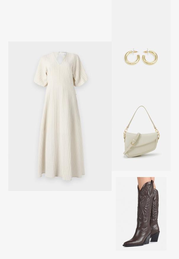 Maxi šaty v off-white, s texturovanou krinklou tkaninou, V-výstřihem, rozšířenými krátkými rukávy a A-liniovou siluetou.; Hnědé kožené kovbojské boty s špičatou špičkou a blokovým podpatkem, se zdobným prošíváním a vyvýšenými akcenty na nárazu.; Malá krémová kabelka s texturovaným povrchem, dlouhým nastavitelným popruhem, řetízkovým akcentem a klopou. Ozdobné detaily zlaté barvy.; Zlaté kruhové náušnice s hladkým, lesklým povrchem. Kruhový design s malým kolíčkem a průhledným záznamem pro bezpečné nošení.