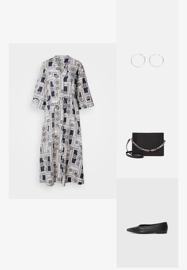 Hosszú, övvel ellátott ruha, amely könnyű anyagból készült, geometrikus virágmintával, navy, fehér és arany kiegészítőkkel. Háromnegyedes ujjú.; Fekete bőr balettcipő, hegyes orral, minimalista dizájn, sima textúra, alacsony sarkú, látható fémrész vagy díszítés nélkül.; Fekete bőr keresztpántos táska, sima textúrával, téglalap alakú és fém lánc részlettel az elején. Állítható pánttal ellátva.; Ezüst karika fülbevalók, letisztult, kerek formával, sima felülettel és látható díszítés nélkül. A átmérő nem megadott.