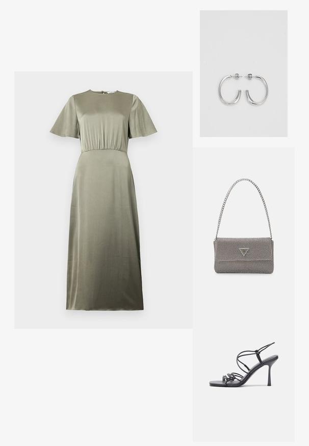 Maslinasto zelena haljina s okruglim izrezom, kratkim rukavima i naboranim pojasom. Ima glatku, lagano teksturiranu tkaninu.; Crne sandale na visokoj potpetici imaju tanke trake s čvorastim dizajnom, glatki kvadratni vrh i elegantnu stiletto petu.; Svijetlosivi metalik ruksač s lancem, ukrašen malim okruglim metalnim zakovicama i trokutastim logotipom marke.; Srebrne naušnice u obliku obruča sa glatkom, sjajnom površinom, zakrivljenog oblika i zatvaranjem na čep. Minimalistički dizajn s modernim završetkom.