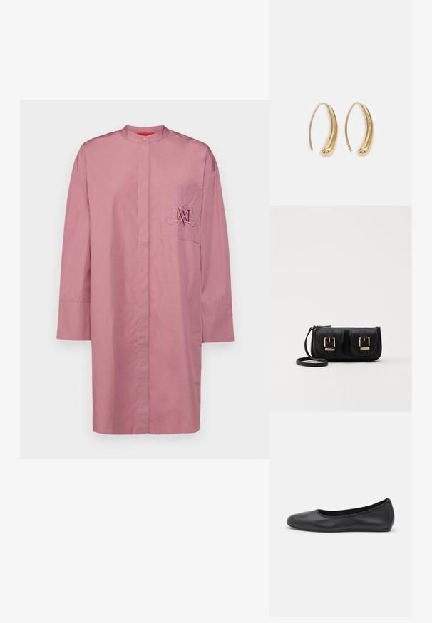 Langärmliges, kragenloses Hemd aus weichem, pinkem Baumwollstoff. Verfügt über eine Brusttasche mit gesticktem Logo. Gerader Saum und lockere Passform.; Schwarze Leder-Ballettschuhe mit abgerundeter Spitze, glatter Textur, minimalen Nähdetails und einem flexiblen Sohlen-Design.; Schwarze Leder-Umhängetasche mit zwei vorderen Taschen, goldenen Schnallen, Reißverschluss und einem schmalen Tragegurt. Texturierte Oberfläche und kompakte rechteckige Form.; Goldfarbene Metall-Hoops mit einer geschwungenen, länglichen Form. Sie verfügen über eine glatte, glänzende Oberfläche und eine abgerundete Spitze für zusätzliche Details.