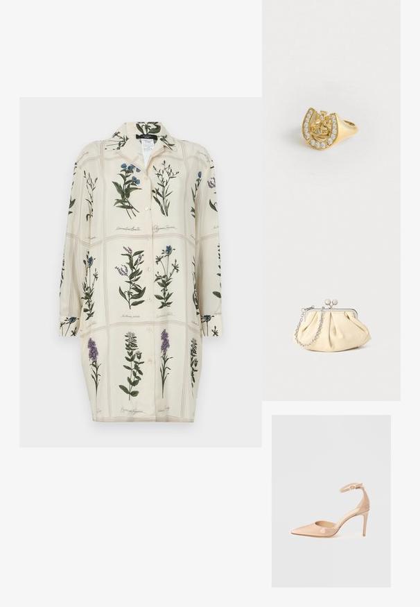 Blumenmusterhemd in Creme mit botanischen Illustrationen in Grün und Blau. Knopfverschluss-Design mit Kragen und langen Ärmeln.; Nude Lackleder-Pumps mit spitzem Zehenbereich, einem Knöchelriemen und einem Stiletto-Absatz, die eine glatte Textur und ein minimalistisches Design aufweisen.; Faltige beigefarbene Ledertasche mit einem silbernen Metallrahmen, ausgestattet mit zwei runden dekorativen Verschlüssen und einem silbernen Kettenriemen.; Goldring mit einem Kronendesign in einem Hufeisen, verziert mit kleinen klaren Edelsteinen, auf einem weißen Hintergrund.